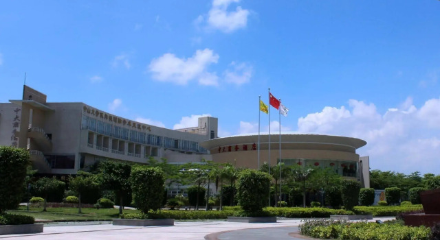 Wushunde International Academic Exchange Hotel Zhuhai, Rezerwuj Hotel Hotele w Zhuhai z parkingiem, Parking