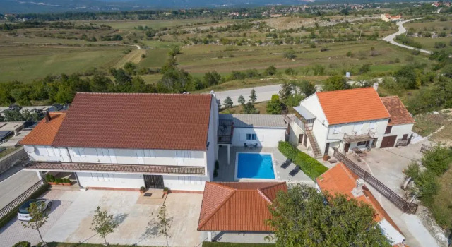 Коттедж Holiday Home Mirela