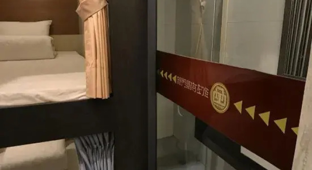 Кровать в общем номере (мужской номер) Chao She Hotel