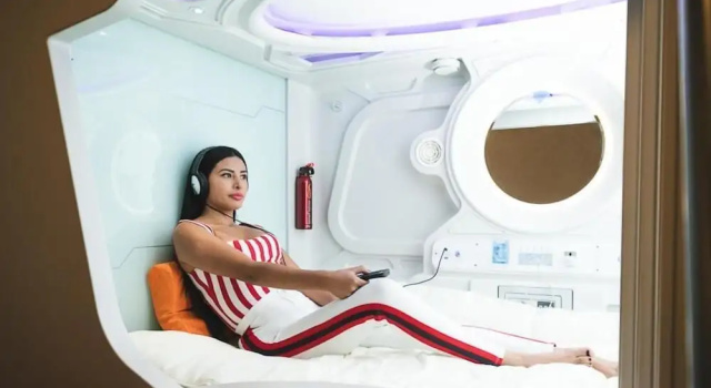 Кровать в общем номере Capsule Hostel