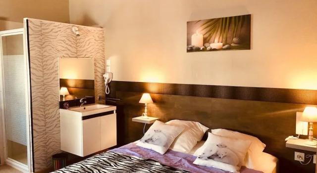 Le Kamelia, Rezerwuj Hotel Salles 