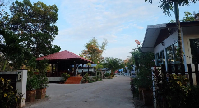 Plern Resort, Забронировать Курортный отель Накхонпханом 