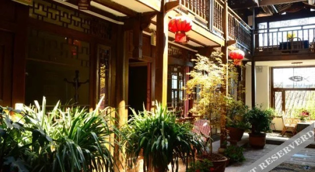 Lijiang Mountain Lion Inn(丽江狮子山客栈), Забронировать Отель Лицзян Юньнань, рядом с Улица Сквер-стрит Древнего города Даянь