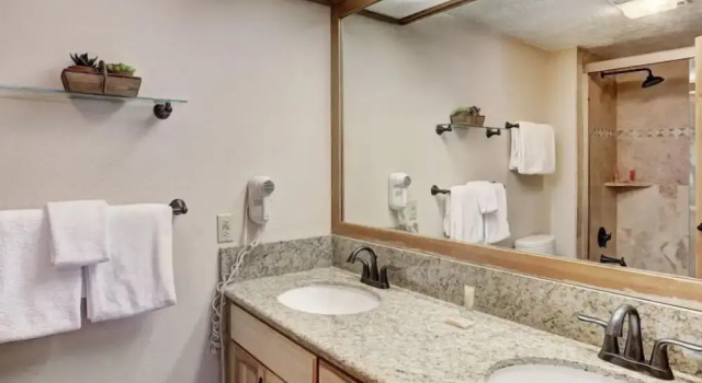 Номер Standard с 2 комнатами с балконом 2 Bedroom Condo In West Keystone Near Lakeside Village