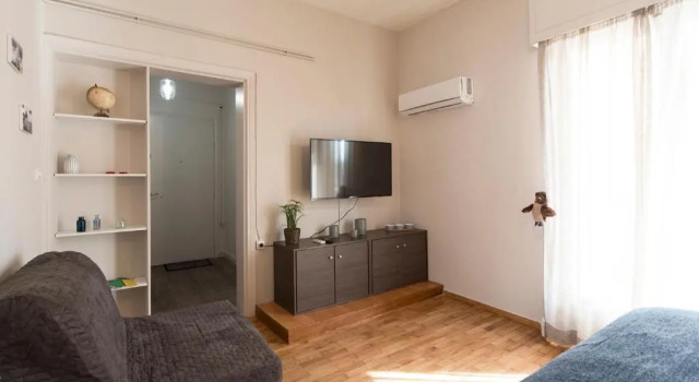 EL GRECO bright, airy penthouse in trendy Petralona
