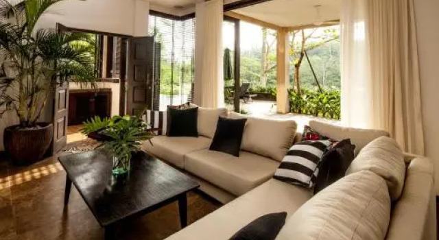 Villa Naga Putih
