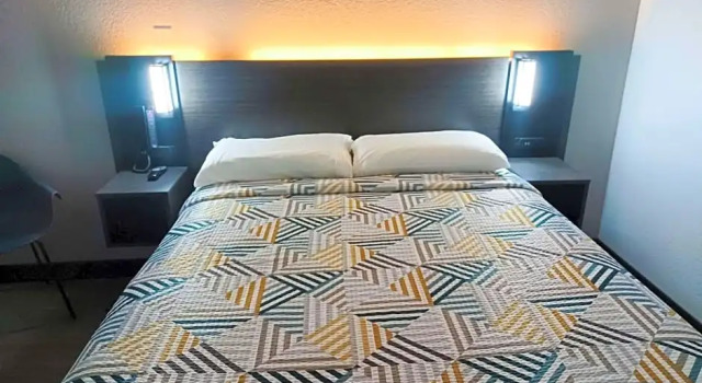 Люкс Motel 6-Fresno, CA - Blackstone North