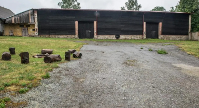 Pernštejnův statek, Rezerwuj Pensjonat Hotele w Central Bohemia z parkingiem, Parking