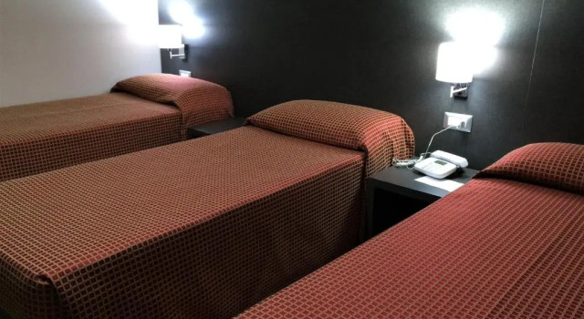 Standard Dreier Zimmer Twelve Hotel