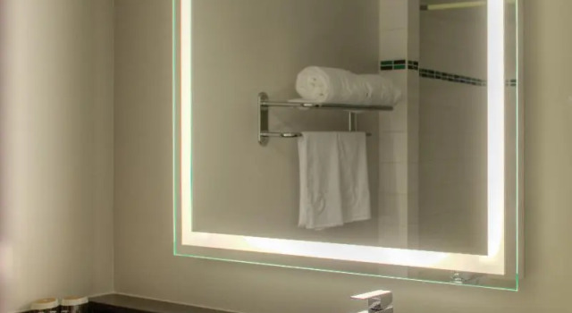 Двухместный номер Standard с балконом Executive Suites Hotel & Conference Center, Metro Vancouver