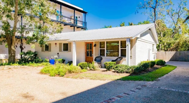 Коттедж с 3 комнатами Downtown Fairhope Cottage