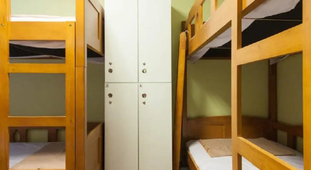 Кровать в общем номере Cube Guesthouse