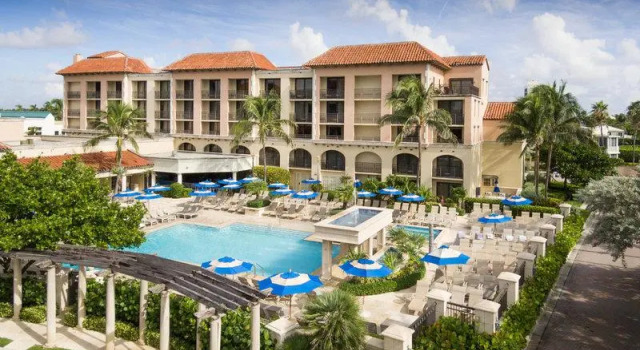 Полулюкс Opal Grand Oceanfront Resort & Spa