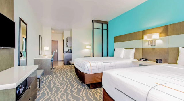 Четырёхместный люкс La Quinta Inn & Suites by Wyndham Northlake Ft. Worth