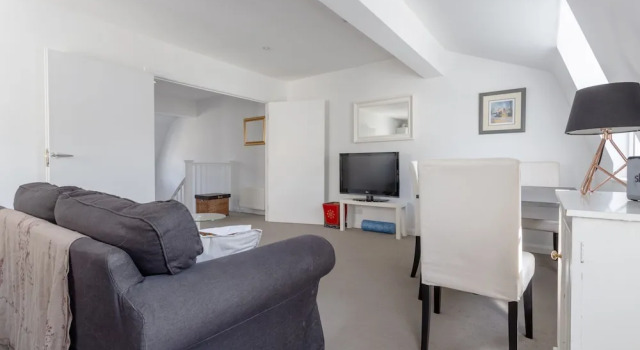 Bright & Airy 1 Bedroom Apartment in Central London