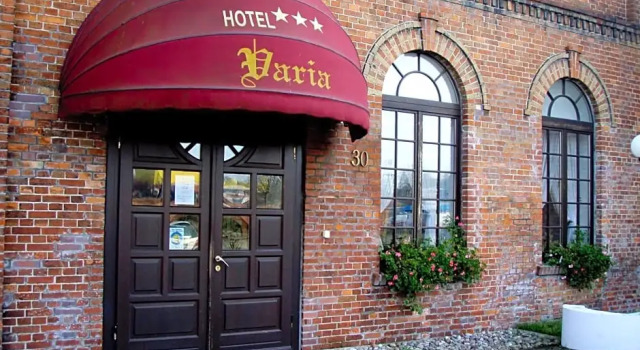 REST HOTEL VARIA Działdowo, Забронировать Отель Отели Мазурия с парковкой, Парковка