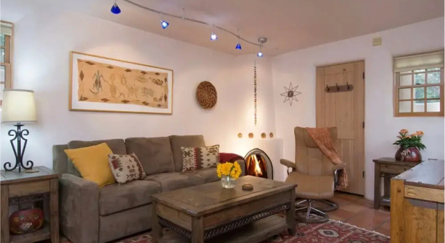 Buenas Noches - Quintessential Eastside Getaway With Spacious Patio, Two Kiva Fireplaces, Walk to Canyon Rd. and the Plaza, Varaa Hotelli Santa Fe New Mexico