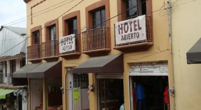 Hotel y Plaza Jalpan, Rezervați Hotel Hoteluri în El Bajio cu parcare, Parcare