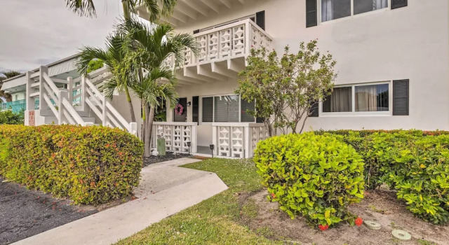 Апартаменты с 2 комнатами с балконом Cozy West Palm Beach Condo: 1 Block to Shore!