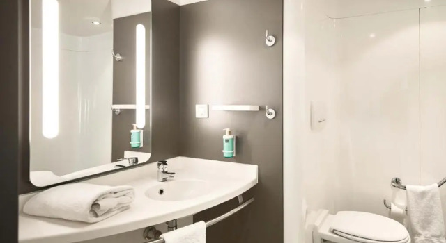 Трёхместный номер B&B HOTEL Paris Grand Roissy CDG Aéroport 4 étoiles