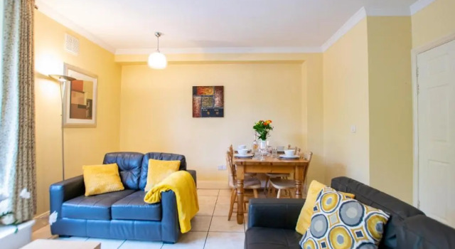 Gort Na Coiribe 4 Bedroom Duplex, by Shortstays, Забронировать Отель Голуэй графство Голуэй, рядом с Lynch’s Castle