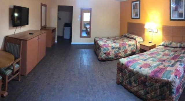 Economy Inn Hot Springs, Забронировать Отель Отели Хот-Спрингса с парковкой, рядом с The Five Star Dinner Theatre, Парковка