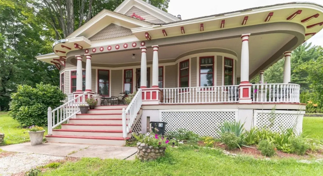 Spacious Victorian Home With Mountain Views And Lots Of Fun Extras!! 5 Bedroom Farmhouse by RedAwning, Prenota Casa vacanze Rosendale Ulster County