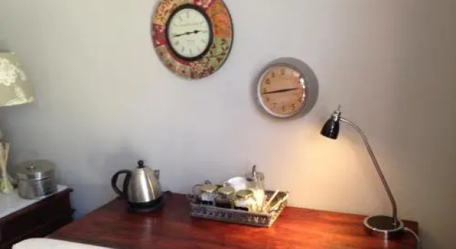 Eleven On De Wahl, Boek Hotel Vryburg North West