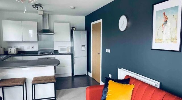 Luxury 2 Bedroom waterfront apartment with balcony