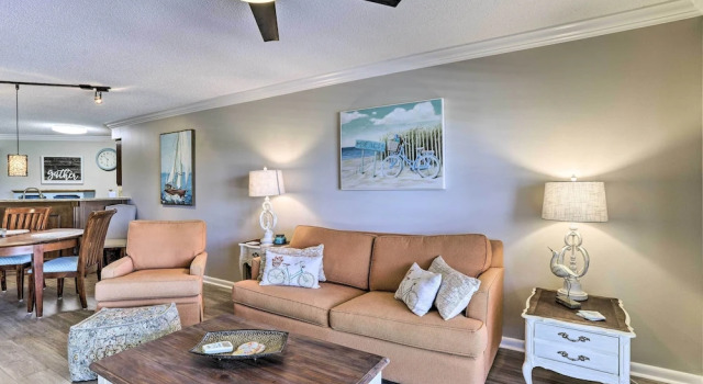 Sunlit St Petersburg Condo w/ Community Pool, Rezerwuj Apartament Saint Petersburg Pinellas County
