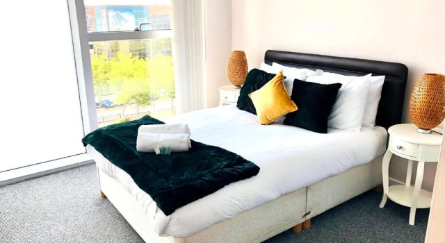 Апартаменты Deluxe Luxurious Hub MK City Apartment- With Free Underground Parking