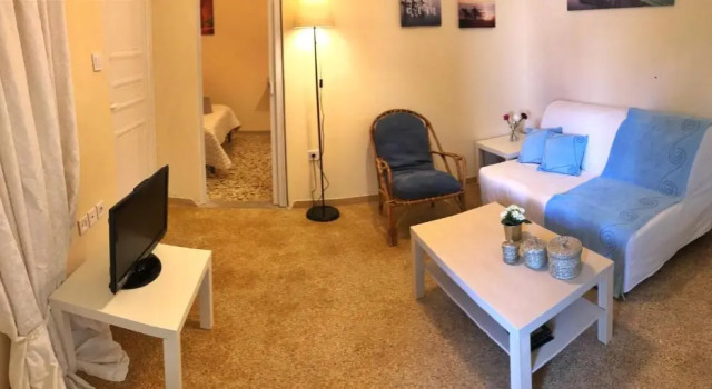 Sunshines house near the beach, 10 min from the airport, Забронировать Дом для отпуска Виллы Спата - Артемида, Вилла