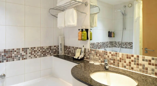Номер Standard Holiday Inn London Brentford Lock by IHG