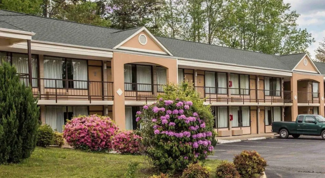 Econo Lodge Inn And Suites - Pilot Mountain, Buchen Sie Hotel Pilot Mountain 
