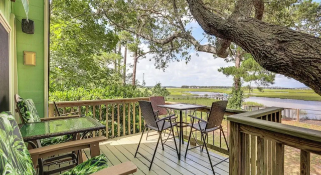 Коттедж Amazing Views! One More Day Escape on Oak Island