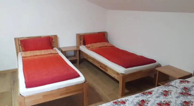 Apartmani Tajra, Забронировать Отель Отели Високо с парковкой, Парковка