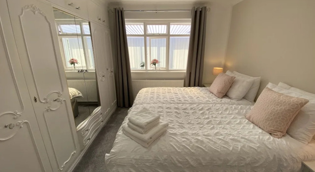 Inviting 2-Bed Bungalow
