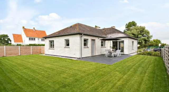 Бунгало Huswell - Spacious bungalow with garden near the beach & sea