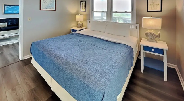 Bungalow by the Sea by Topsail Realty, Забронировать Дом для отпуска Отели Холли Ридж с парковкой, Парковка