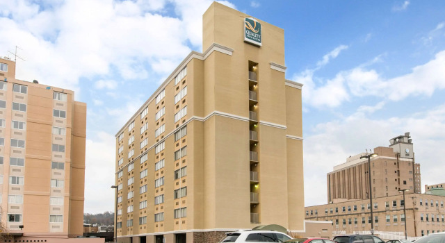 Quality Inn & Suites Charleston - Civic Center, 预订 酒店 查尔斯顿 西弗吉尼亚州