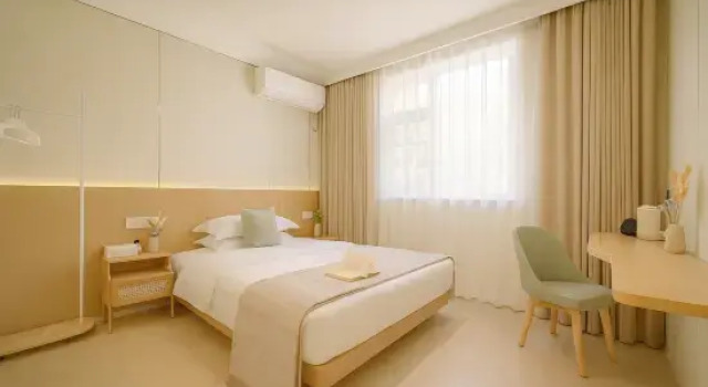 Люкс Jingdezhen Yunzhong Qing Courtyard Design Homestay (Taoxichuan Cultural and Creative Block Store)