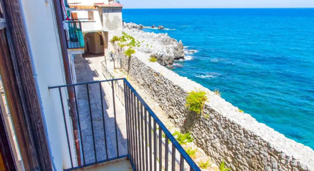 77 Rooms, Забронировать Гостевой дом Гостевые дома Чефалу, рядом с Bastione Capo Marchiafava, Гостевой дом