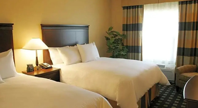 Четырёхместный люкс с 2 комнатами Homewood Suites by Hilton Toronto Airport Corporate Centre