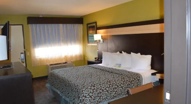 Номер Standard Days Inn by Wyndham Carlsbad