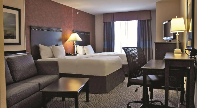 Четырёхместный номер Standard La Quinta by Wyndham Edmond