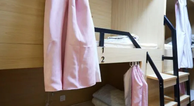 Кровать в общем номере (мужской номер) Border Town International Youth Hostel Fenghuang Ancient City Bar Street Branch
