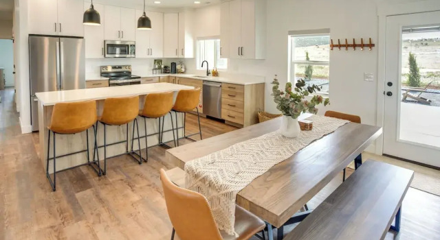 3 Mi to Bear Lake: Home w/ Hot Tub & Huge Patio!, Book Feriehus Sommerhuse i Garden, Hytte