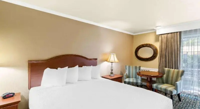 Двухместный номер Standard с балконом Best Western Miners Inn Yreka