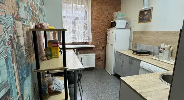 Кровать в общем номере Гости в Гости