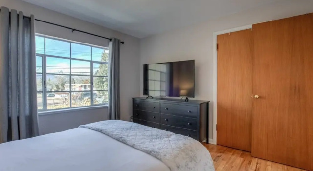 4 Bedroom Mountain View with Firepit & Ping Pong